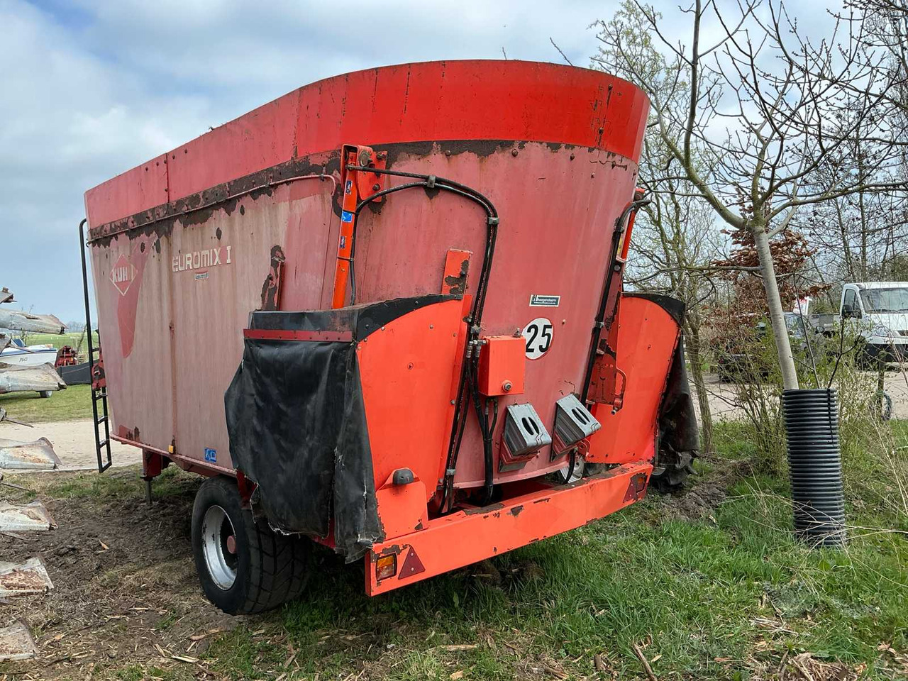 Kuhn EUV270 - Xe trộn thức ăn gia súc: hình 4 Kuhn EUV270 - Xe trộn thức ăn gia súc: hình 4