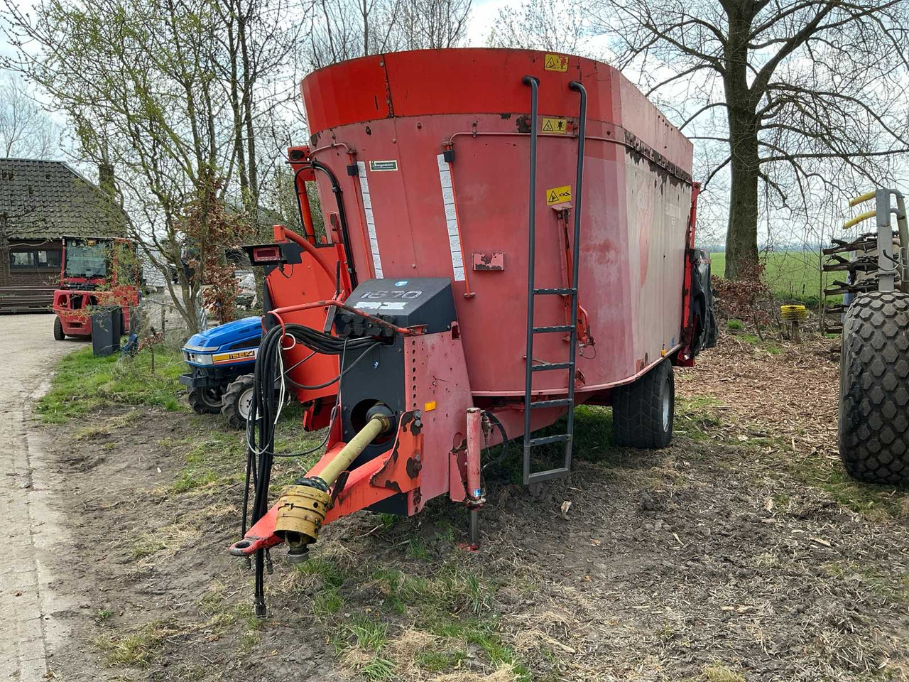Kuhn EUV270 - Xe trộn thức ăn gia súc: hình 1 Kuhn EUV270 - Xe trộn thức ăn gia súc: hình 1