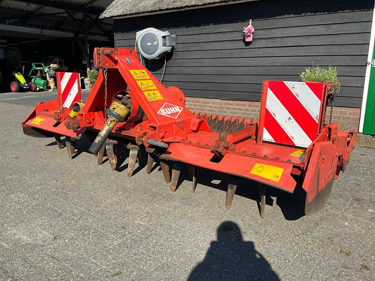 Kuhn HRB302D - Dàn xới lưỡi đứng: hình 1 Kuhn HRB302D - Dàn xới lưỡi đứng: hình 1