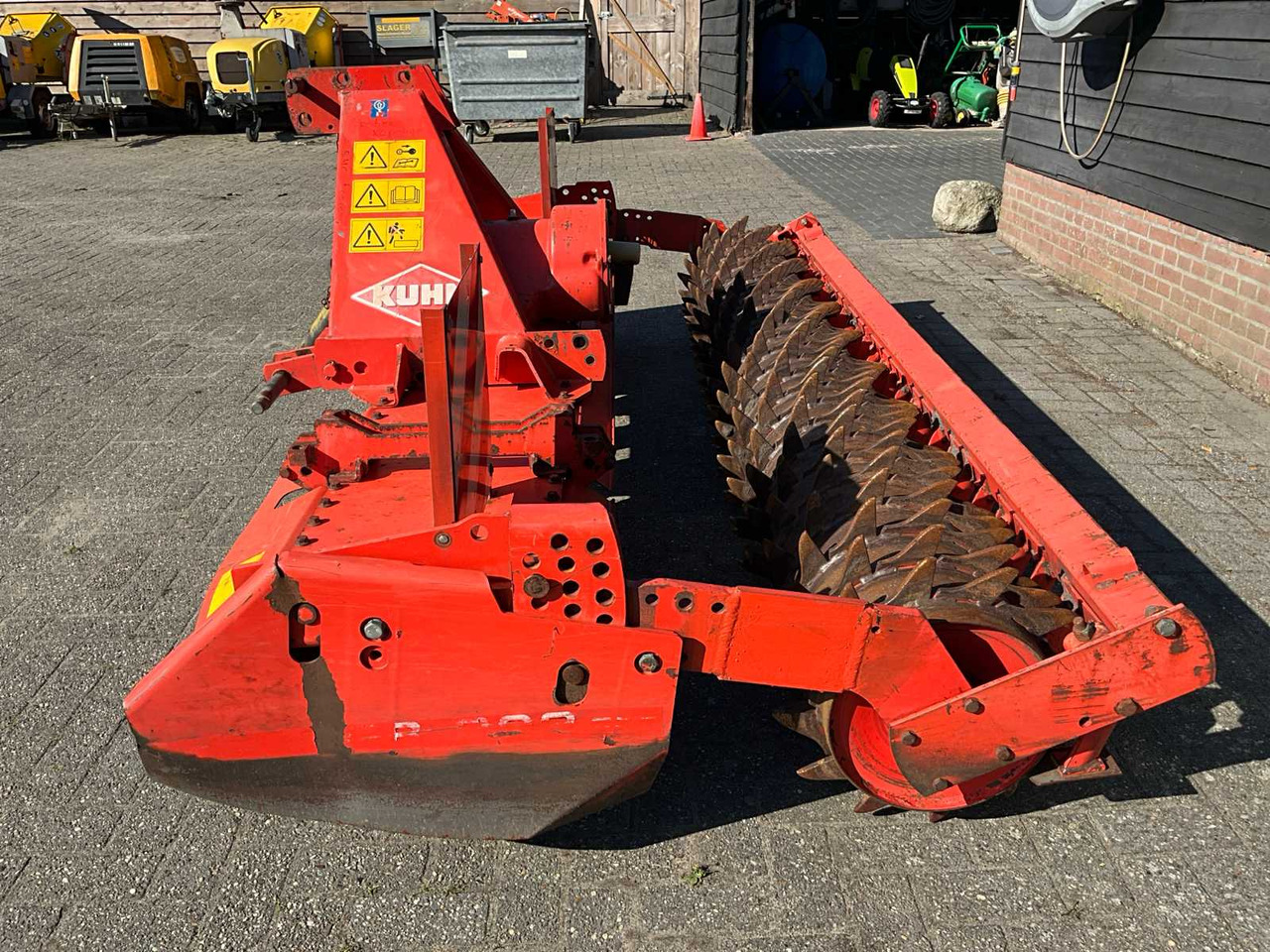 Kuhn HRB302D - Dàn xới lưỡi đứng: hình 4 Kuhn HRB302D - Dàn xới lưỡi đứng: hình 4