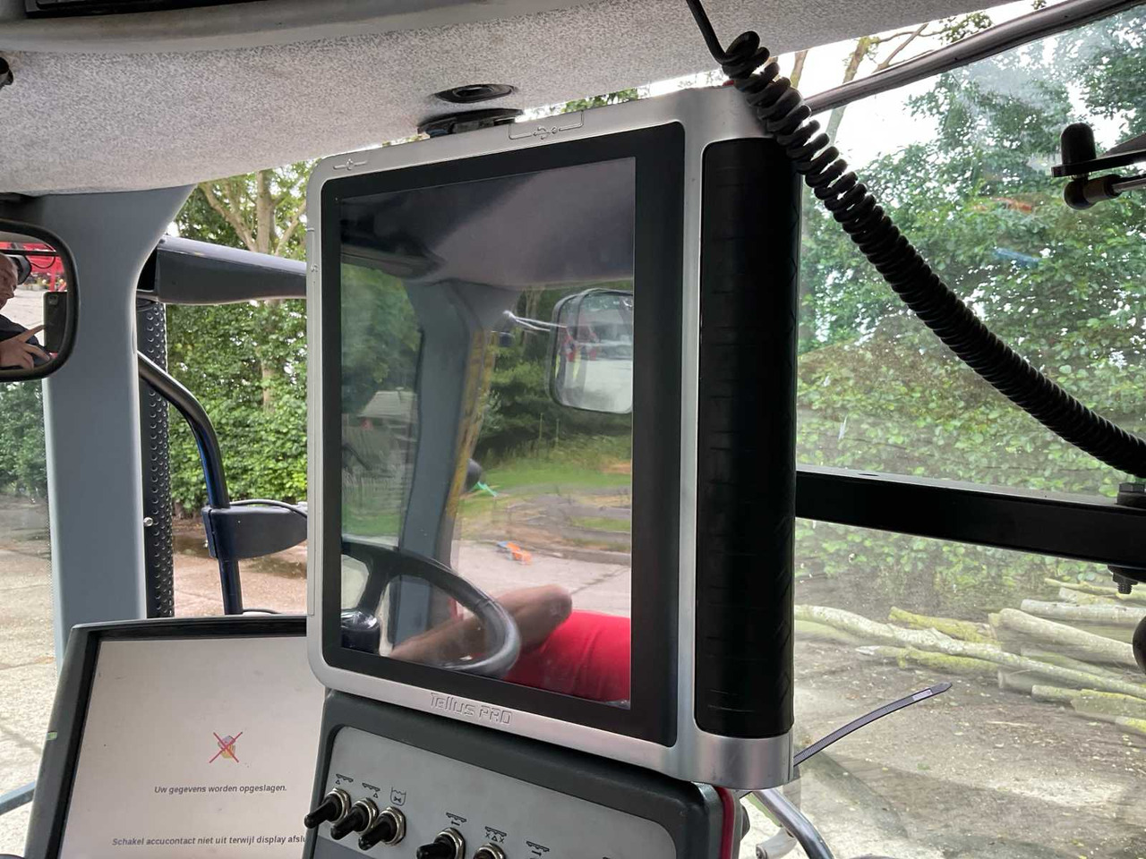 Kverneland IsoMatch Tellus PRO - Máy chất hàng trước cho máy cày: hình 1 Kverneland IsoMatch Tellus PRO - Máy chất hàng trước cho máy cày: hình 1