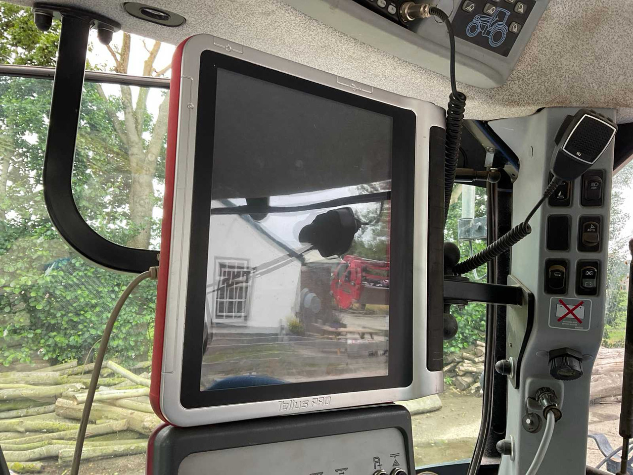 Kverneland IsoMatch Tellus PRO - Máy chất hàng trước cho máy cày: hình 2 Kverneland IsoMatch Tellus PRO - Máy chất hàng trước cho máy cày: hình 2