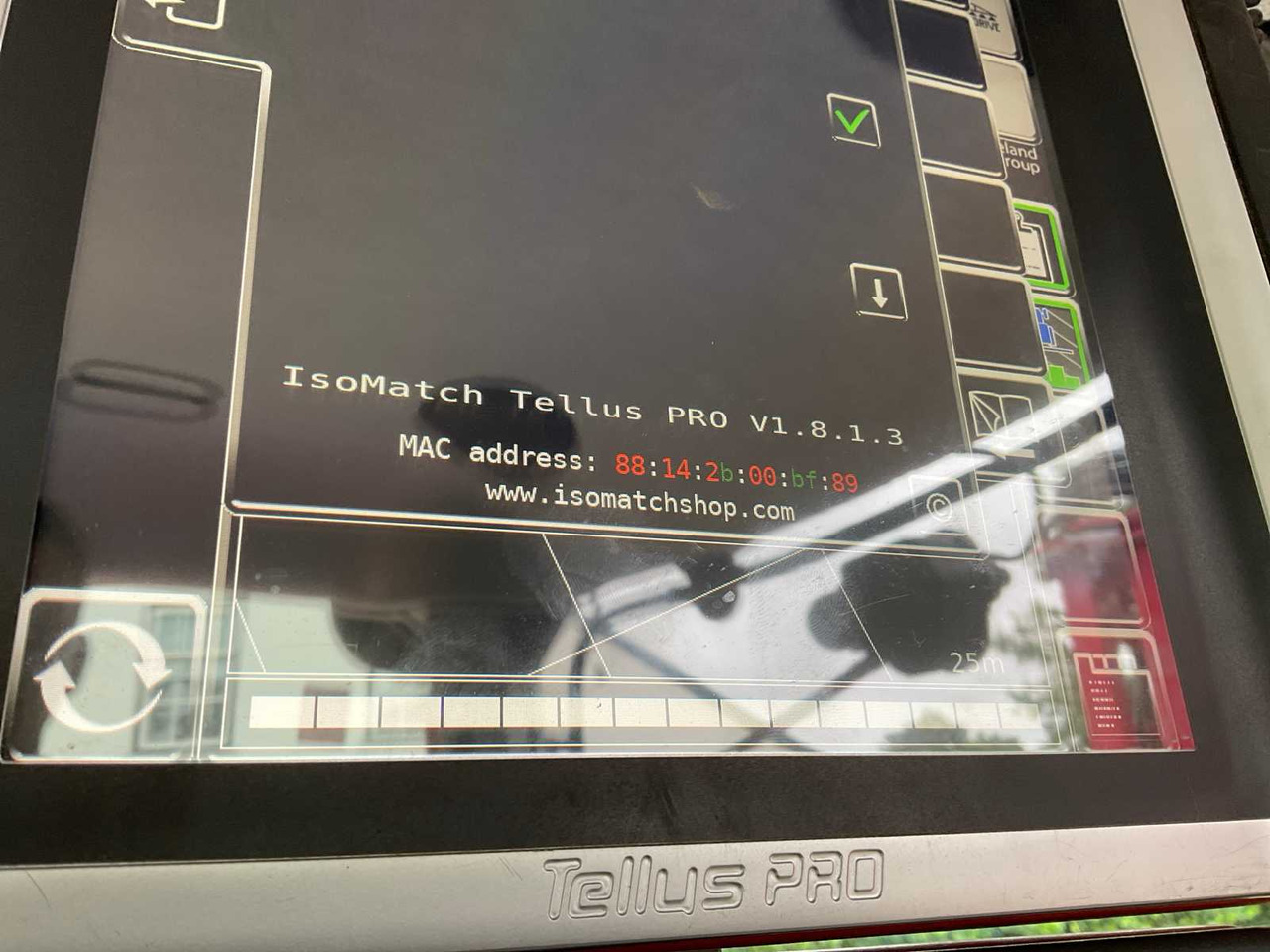 Kverneland IsoMatch Tellus PRO - Máy chất hàng trước cho máy cày: hình 4 Kverneland IsoMatch Tellus PRO - Máy chất hàng trước cho máy cày: hình 4