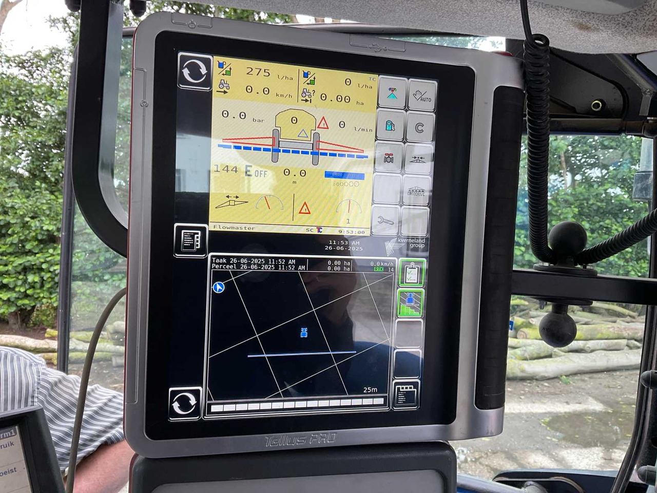Kverneland IsoMatch Tellus PRO - Máy chất hàng trước cho máy cày: hình 5 Kverneland IsoMatch Tellus PRO - Máy chất hàng trước cho máy cày: hình 5