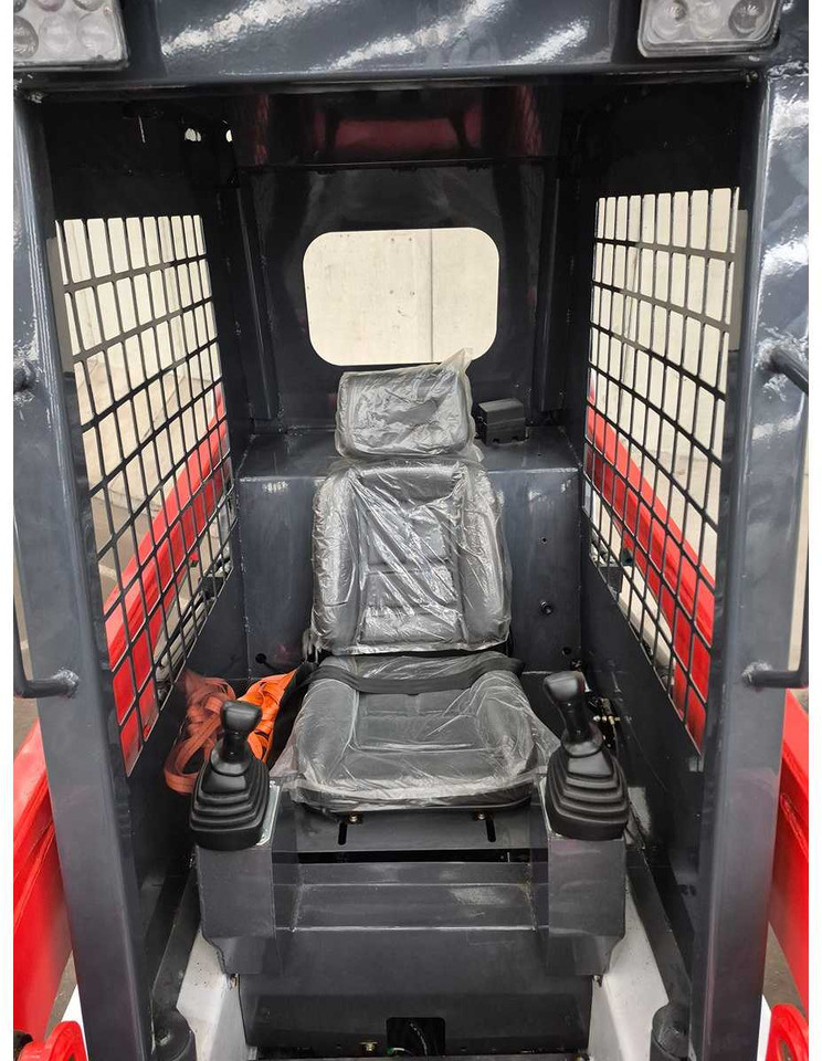 LADYS - 2025 - LA670 - SKID STEER LOADER - Máy xúc lật mini bánh xích: hình 2 LADYS - 2025 - LA670 - SKID STEER LOADER - Máy xúc lật mini bánh xích: hình 2