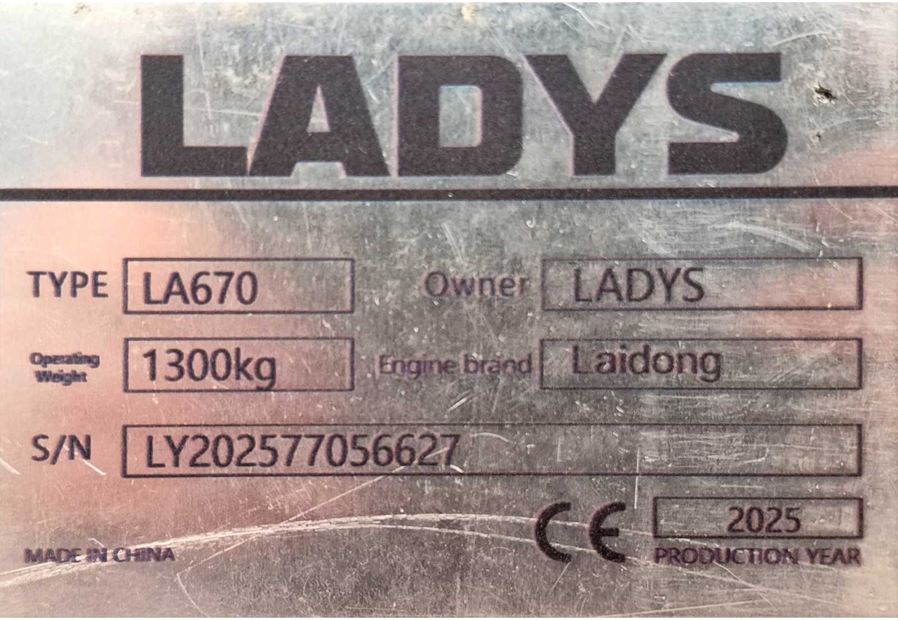 LADYS - 2025 - LA670 - SKID STEER LOADER - Máy xúc lật mini bánh xích: hình 5 LADYS - 2025 - LA670 - SKID STEER LOADER - Máy xúc lật mini bánh xích: hình 5