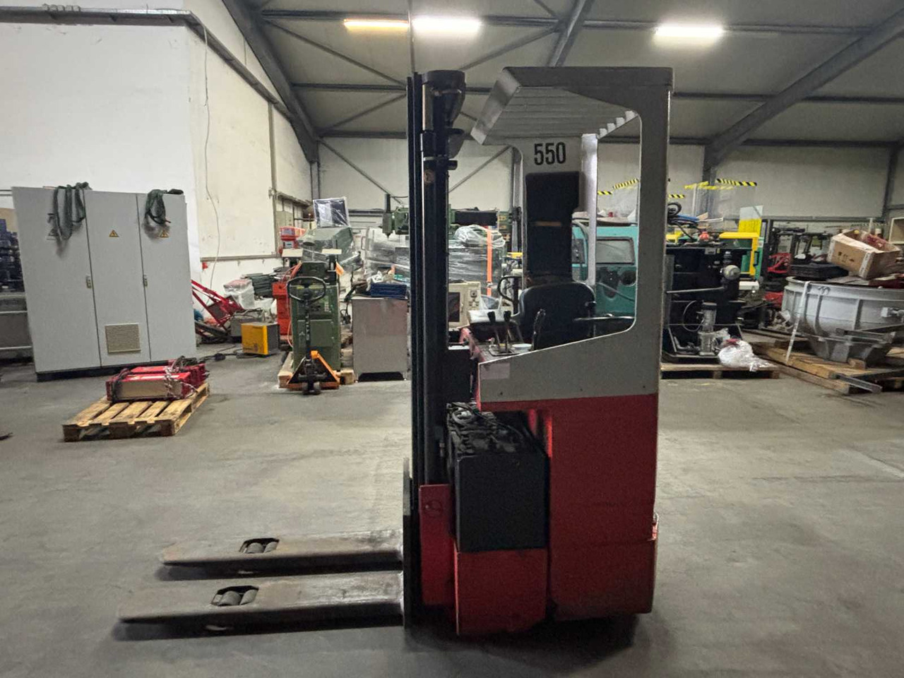 LANSING EFI 12.5 REACH FORKLIFT - Xe nâng: hình 4 LANSING EFI 12.5 REACH FORKLIFT - Xe nâng: hình 4