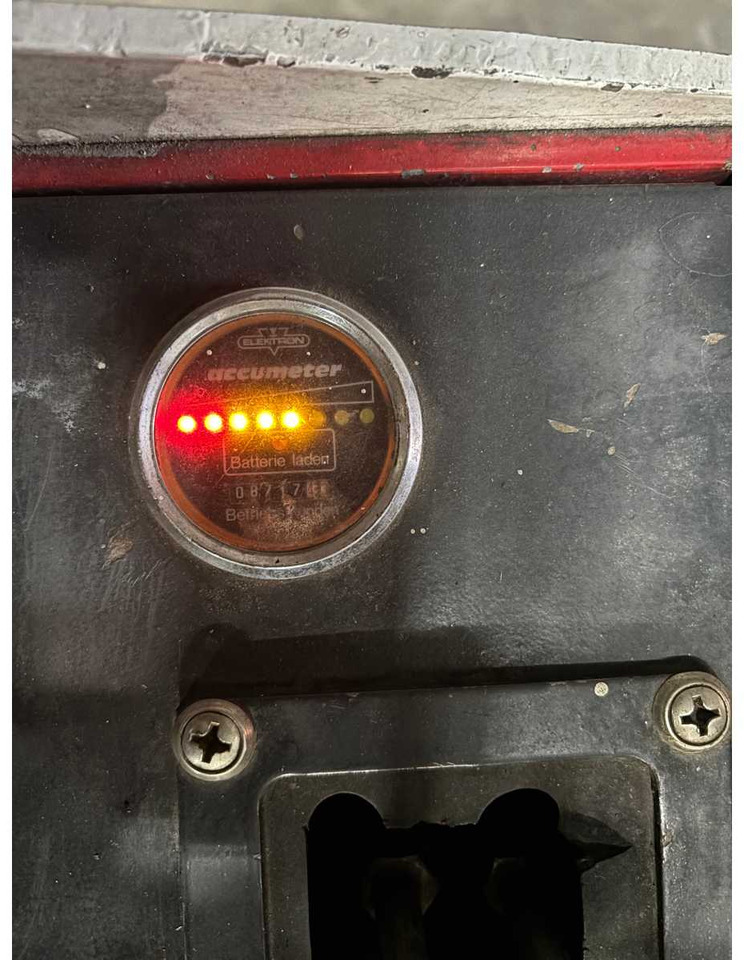 LANSING EFI 12.5 REACH FORKLIFT - Xe nâng: hình 5 LANSING EFI 12.5 REACH FORKLIFT - Xe nâng: hình 5