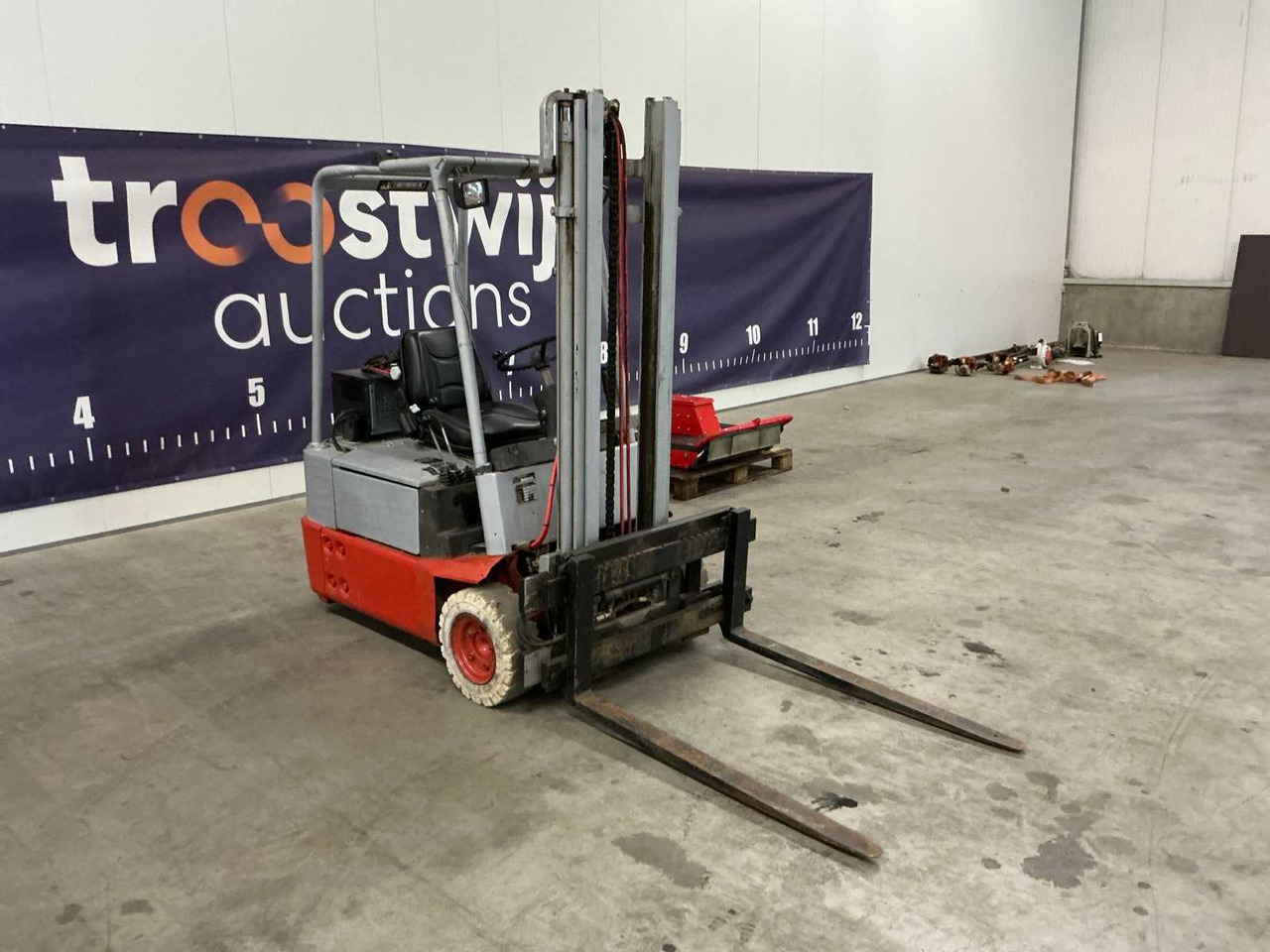 LINDE E15 FORKLIFT - Xe nâng: hình 2 LINDE E15 FORKLIFT - Xe nâng: hình 2