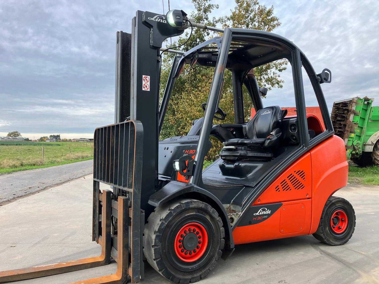 LINDE H30T-02 FORKLIFT 2019 - Xe nâng: hình 2 LINDE H30T-02 FORKLIFT 2019 - Xe nâng: hình 2
