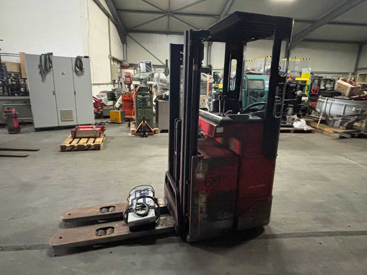 LINDE L 16 REACH FORKLIFT - Xe nâng: hình 4 LINDE L 16 REACH FORKLIFT - Xe nâng: hình 4