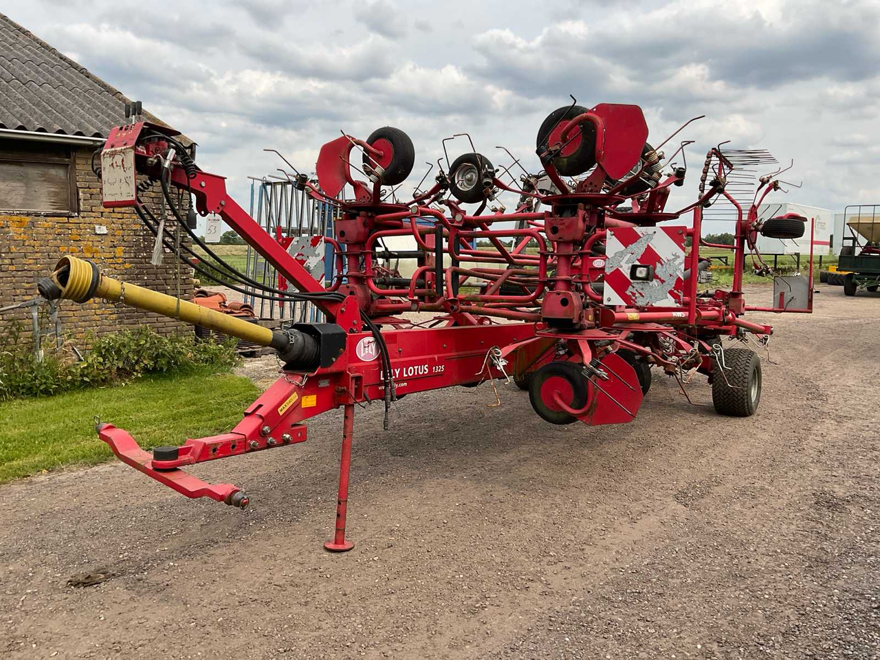 Lely Lotus 1325 - Trang thiết bị dàn trải: hình 1 Lely Lotus 1325 - Trang thiết bị dàn trải: hình 1