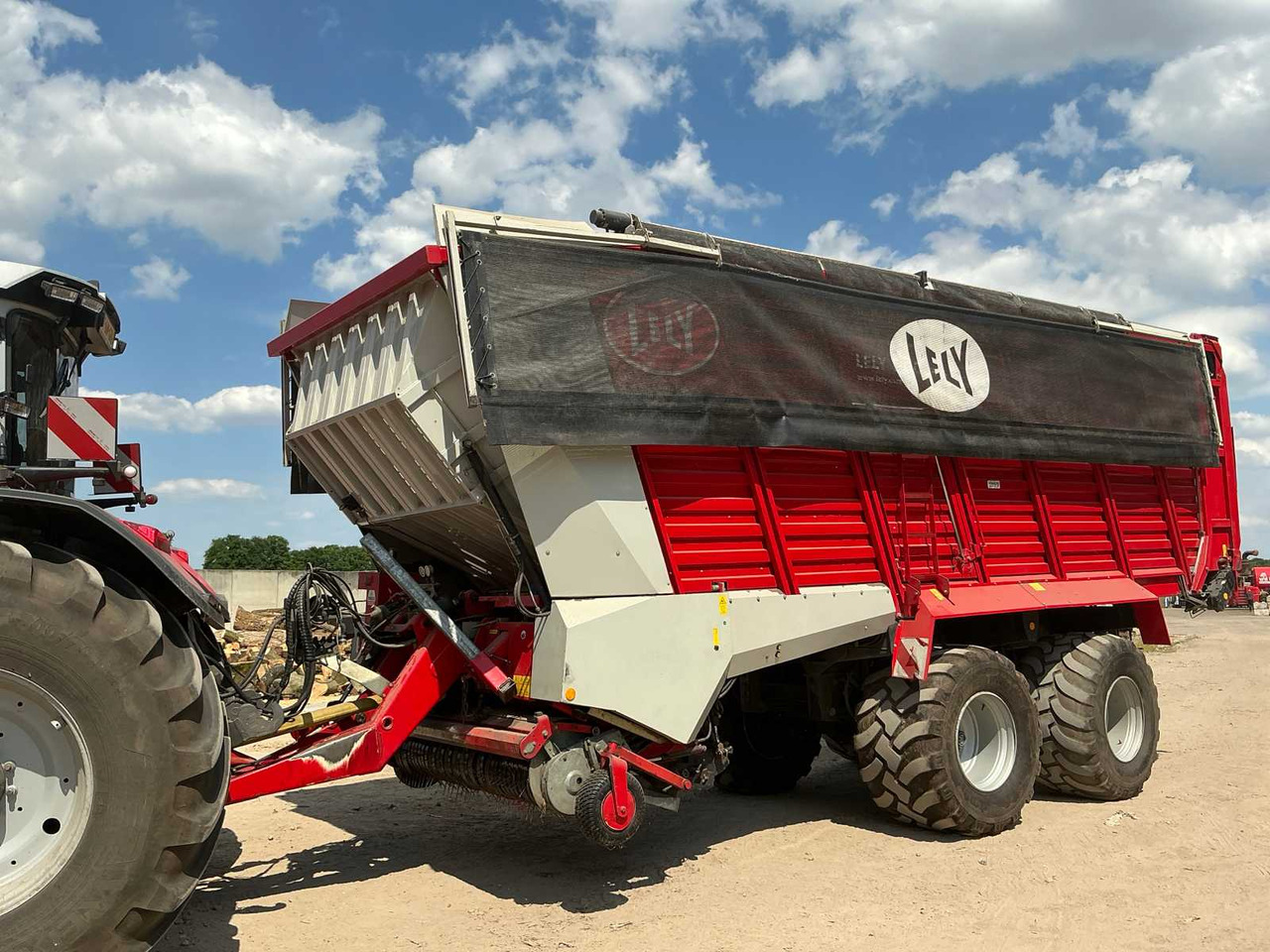 Lely Tigo XR75 - Xe kéo tự chất hàng: hình 1 Lely Tigo XR75 - Xe kéo tự chất hàng: hình 1