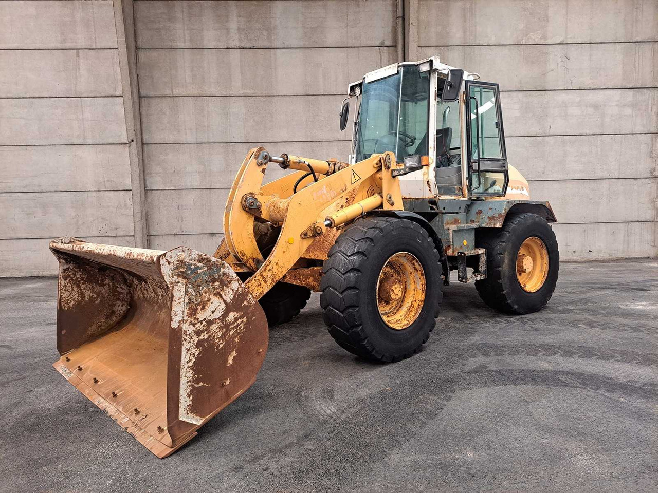 Liebherr L514 - Máy xúc lật bánh lốp: hình 1 Liebherr L514 - Máy xúc lật bánh lốp: hình 1