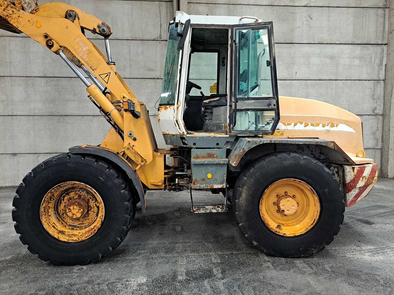 Liebherr L514 - Máy xúc lật bánh lốp: hình 5 Liebherr L514 - Máy xúc lật bánh lốp: hình 5