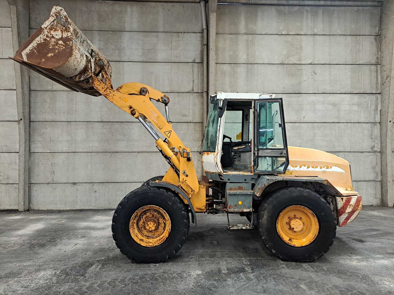 Liebherr L514 - Máy xúc lật bánh lốp: hình 4 Liebherr L514 - Máy xúc lật bánh lốp: hình 4