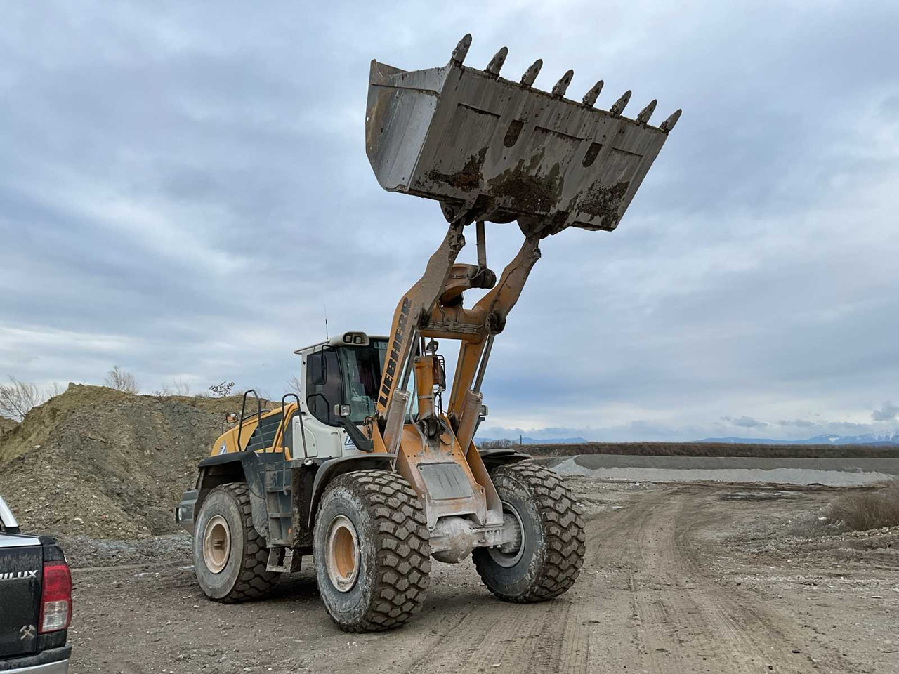 Liebherr L576 - Máy xúc lật bánh lốp: hình 1 Liebherr L576 - Máy xúc lật bánh lốp: hình 1