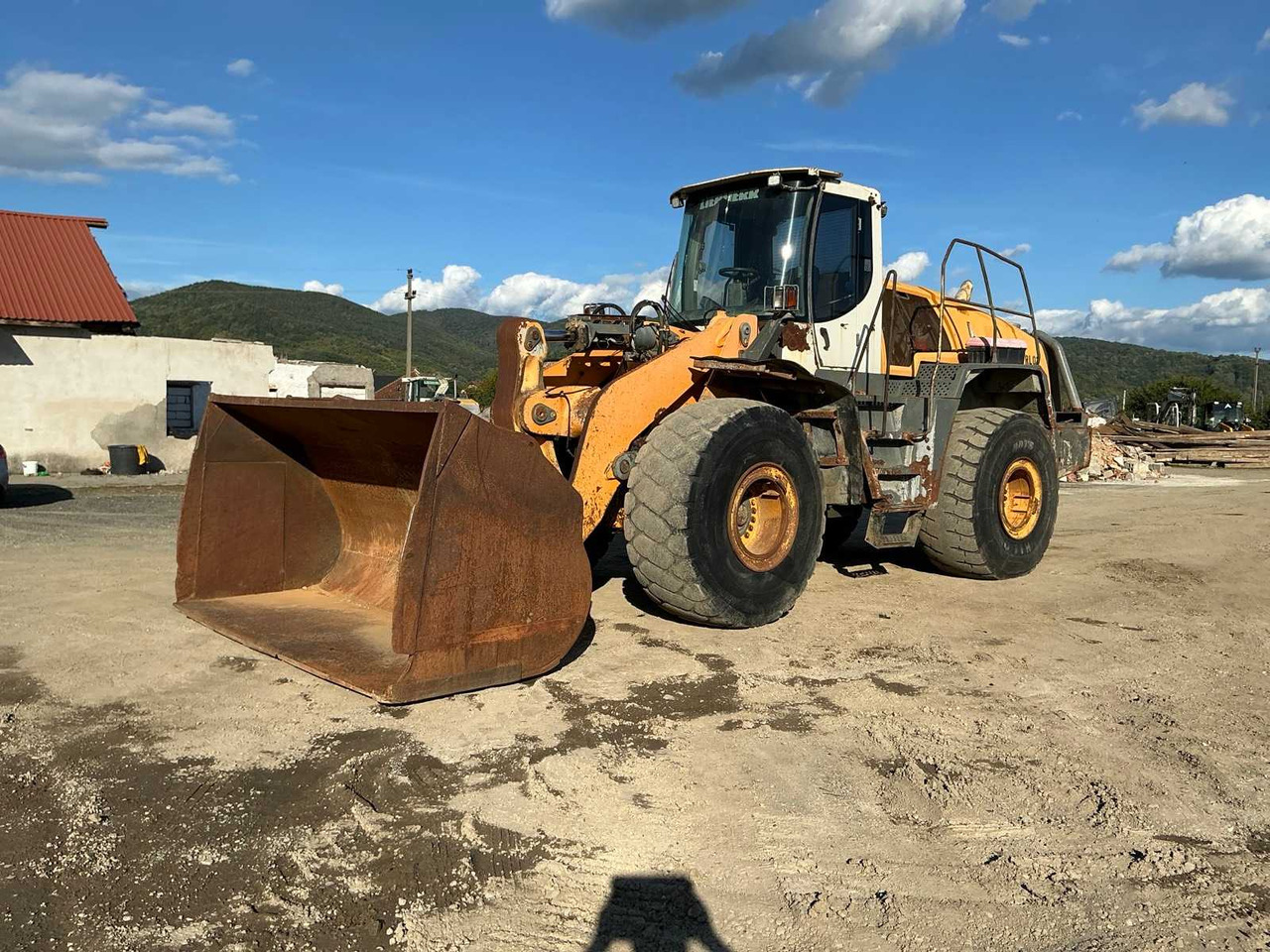 Liebherr L576 - Máy xúc lật bánh lốp: hình 1 Liebherr L576 - Máy xúc lật bánh lốp: hình 1
