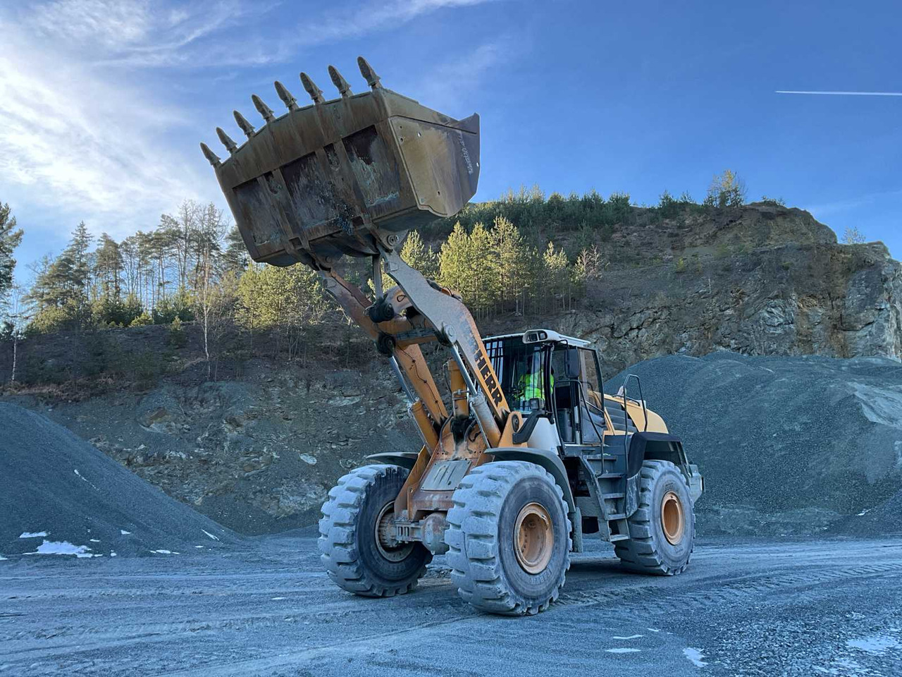 Liebherr L580 - Máy xúc lật bánh lốp: hình 1 Liebherr L580 - Máy xúc lật bánh lốp: hình 1