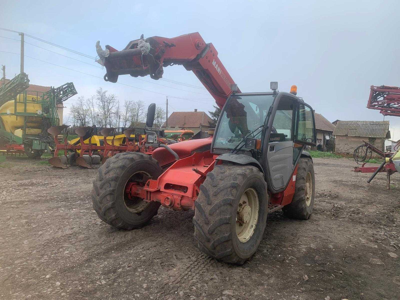 MANITOU - Máy chất hàng trước cho máy cày: hình 1 MANITOU - Máy chất hàng trước cho máy cày: hình 1