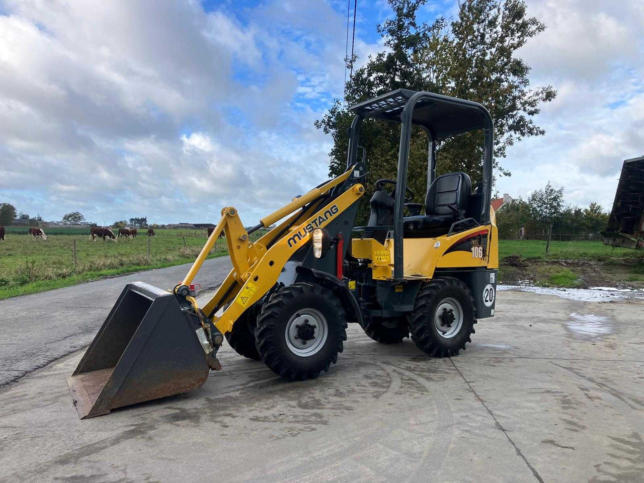 MUSTANG - AL 100 - SHOVEL - 2015 - Máy xúc lật bánh lốp: hình 3 MUSTANG - AL 100 - SHOVEL - 2015 - Máy xúc lật bánh lốp: hình 3