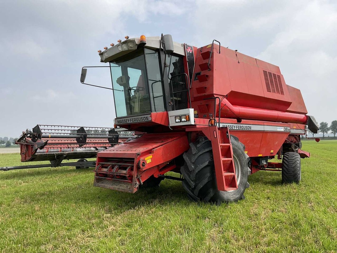 Massey Ferguson 38 RS - Máy gặt đập: hình 1 Massey Ferguson 38 RS - Máy gặt đập: hình 1