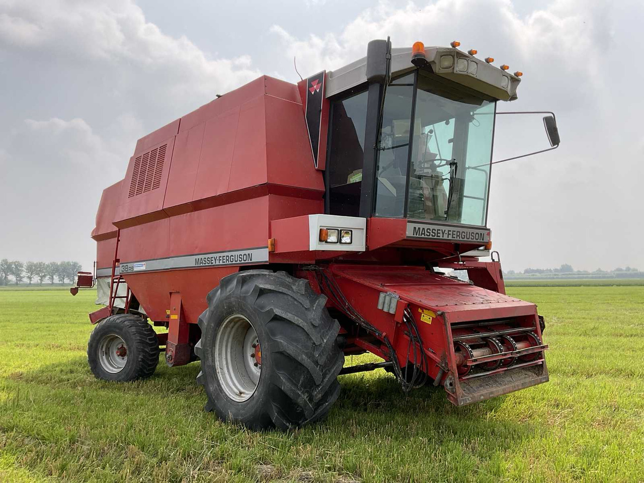 Massey Ferguson 38 RS - Máy gặt đập: hình 2 Massey Ferguson 38 RS - Máy gặt đập: hình 2