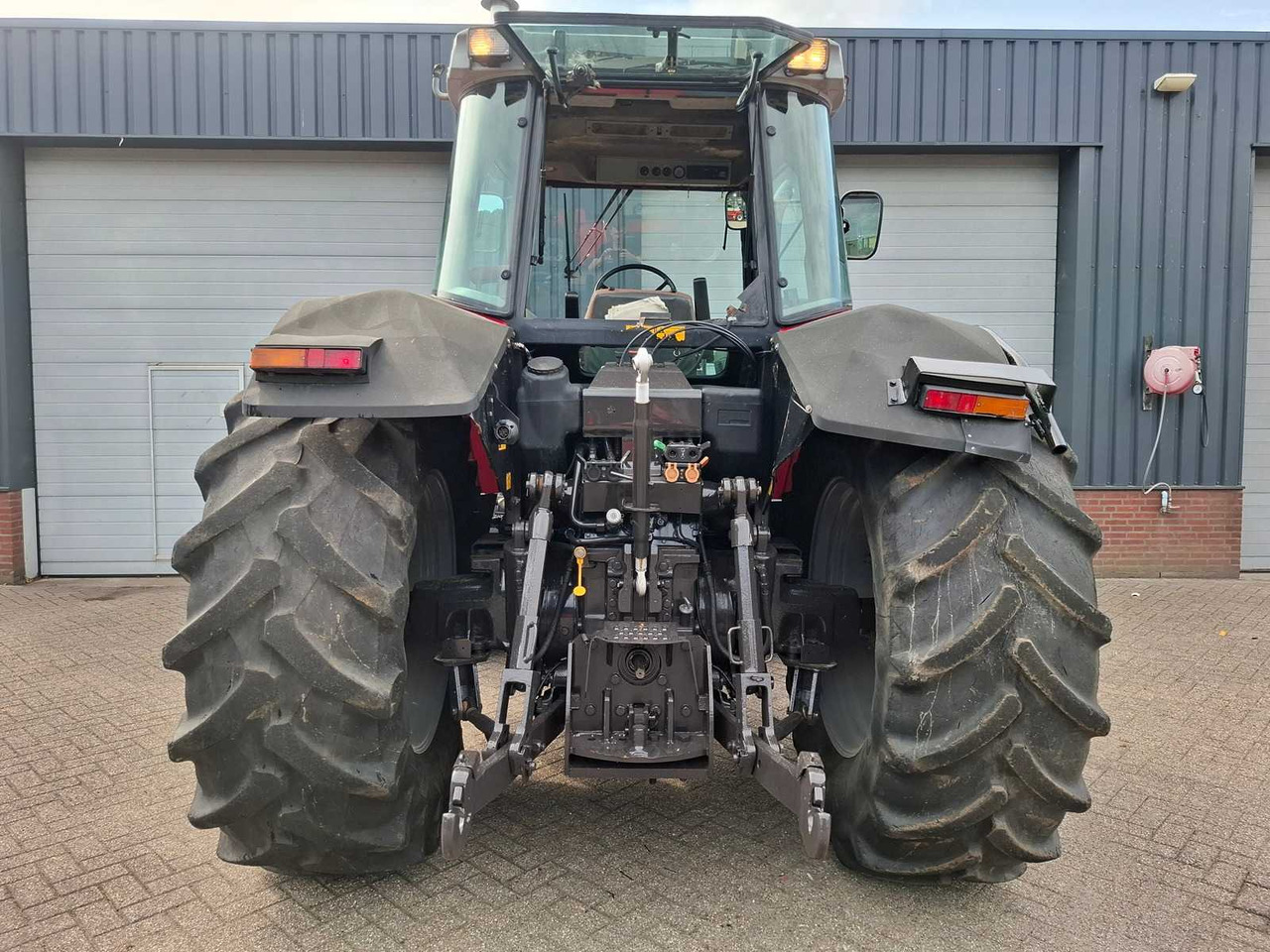 Massey Ferguson 8130 Dynashift - Máy cày: hình 5 Massey Ferguson 8130 Dynashift - Máy cày: hình 5