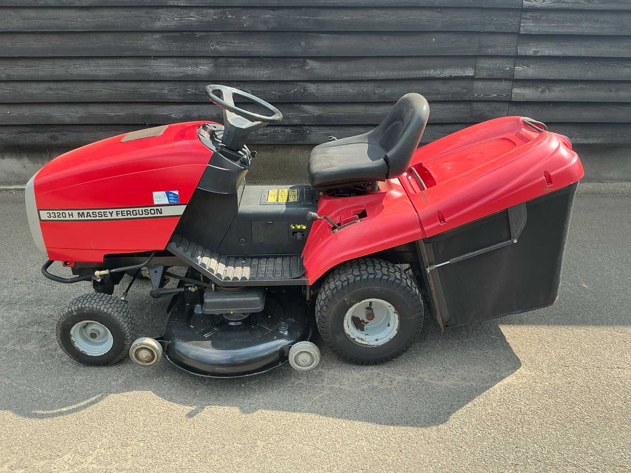 Massey Ferguson MF 122 Hydro - Máy cắt cỏ vườn: hình 2 Massey Ferguson MF 122 Hydro - Máy cắt cỏ vườn: hình 2