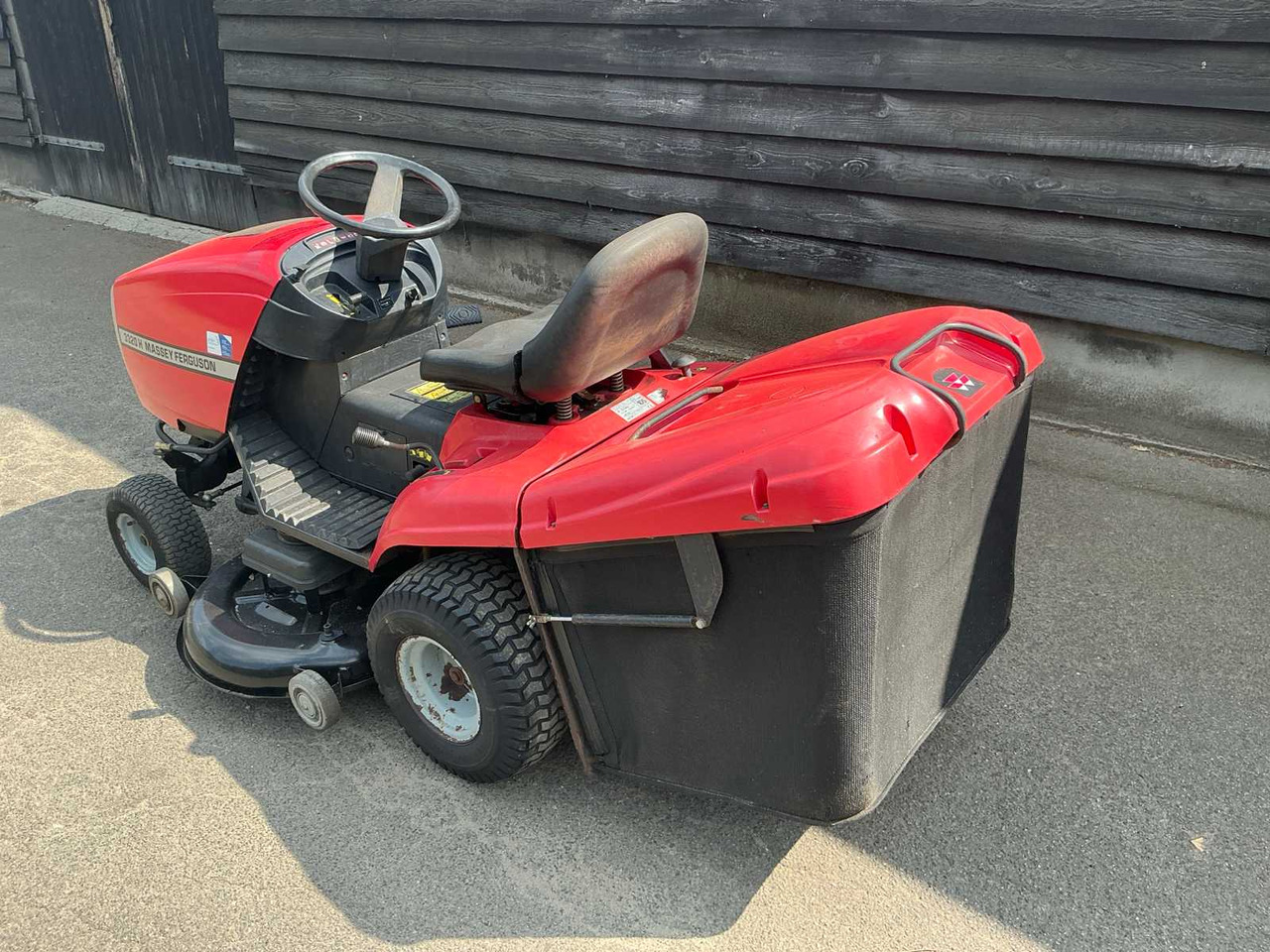 Massey Ferguson MF 122 Hydro - Máy cắt cỏ vườn: hình 3 Massey Ferguson MF 122 Hydro - Máy cắt cỏ vườn: hình 3