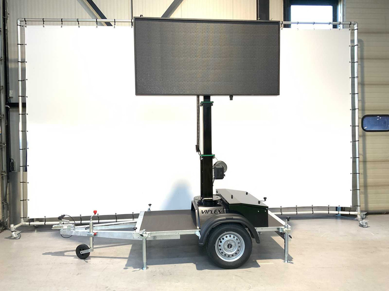 Viplex tekstkar P8 ledscherm op aanhangwagen - Máy móc khác: hình 4 Viplex tekstkar P8 ledscherm op aanhangwagen - Máy móc khác: hình 4