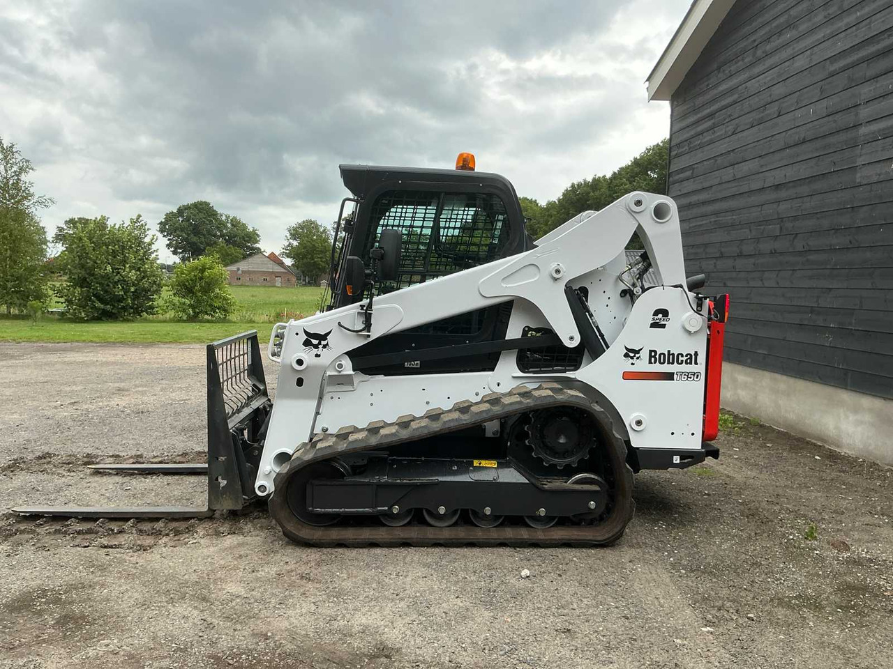 Bobcat T650 - Máy móc nông nghiệp: hình 5 Bobcat T650 - Máy móc nông nghiệp: hình 5