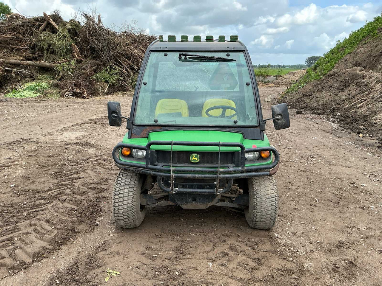 John Deere Gator 855D XUV 4X4 - Máy móc nông nghiệp: hình 2 John Deere Gator 855D XUV 4X4 - Máy móc nông nghiệp: hình 2
