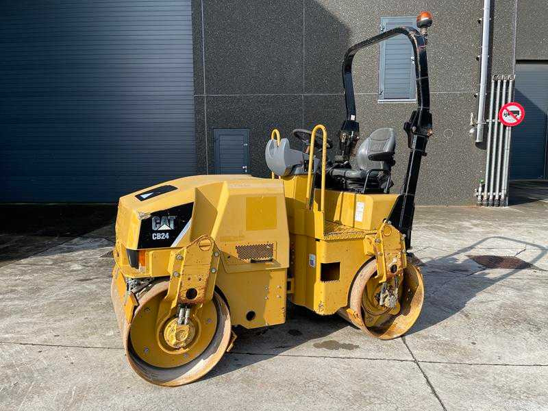 Caterpillar CB 24 - Máy móc xây dựng: hình 1 Caterpillar CB 24 - Máy móc xây dựng: hình 1