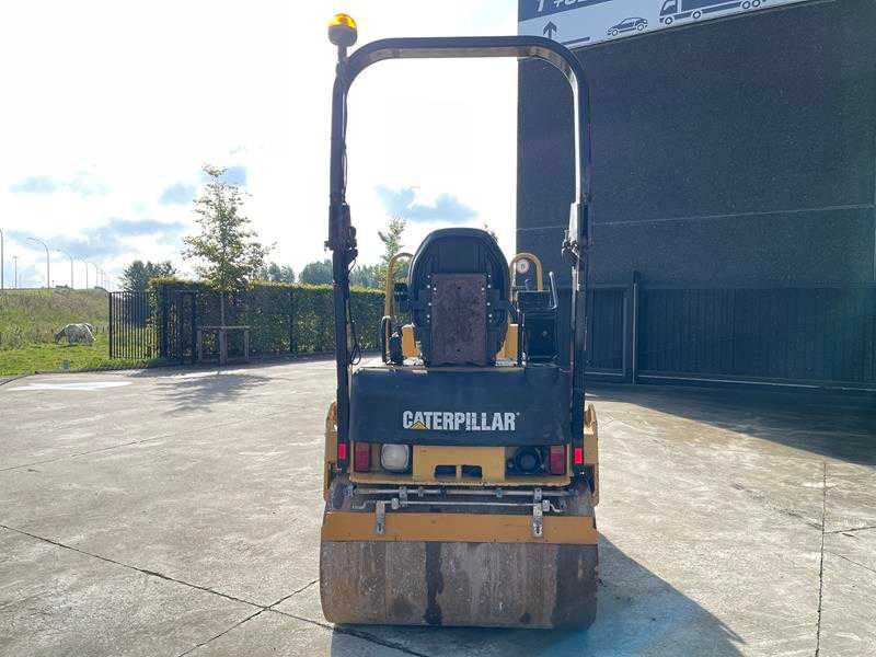 Caterpillar CB 24 - Máy móc xây dựng: hình 4 Caterpillar CB 24 - Máy móc xây dựng: hình 4