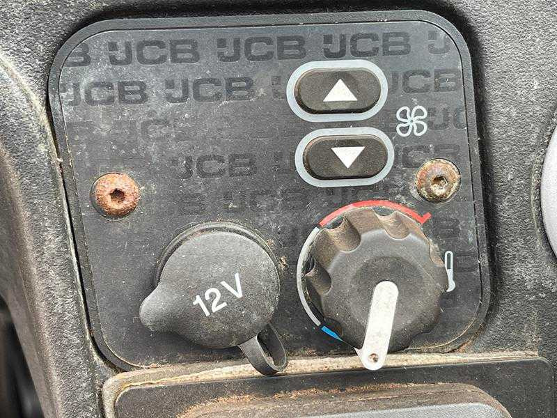 Máy móc xây dựng JCB 531-70: hình 29