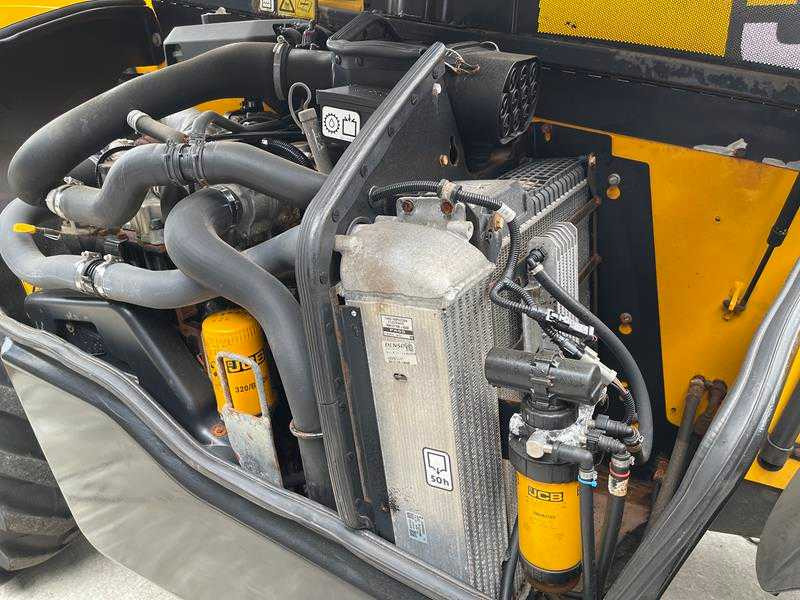 Máy móc xây dựng JCB 531-70: hình 16