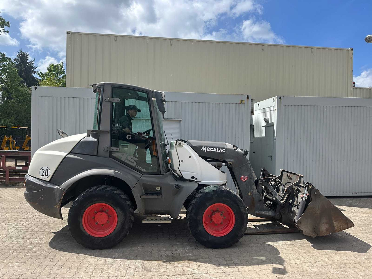Mecalac AS900 - Máy xúc lật bánh lốp: hình 3 Mecalac AS900 - Máy xúc lật bánh lốp: hình 3