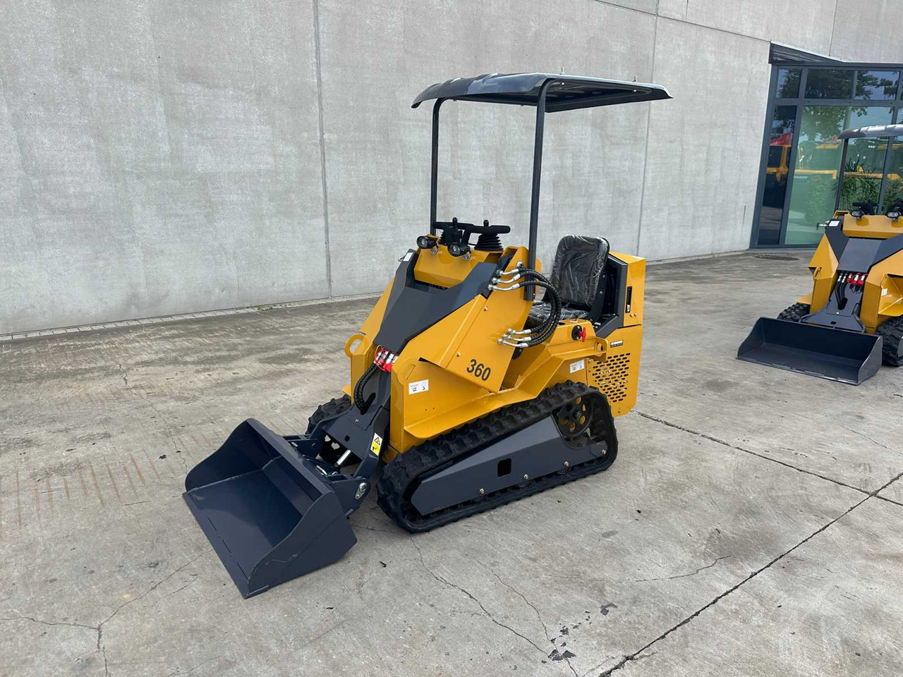 NEWRICK - 2025 - SI360 - SKID STEER LOADER - Máy xúc lật mini bánh xích: hình 1 NEWRICK - 2025 - SI360 - SKID STEER LOADER - Máy xúc lật mini bánh xích: hình 1