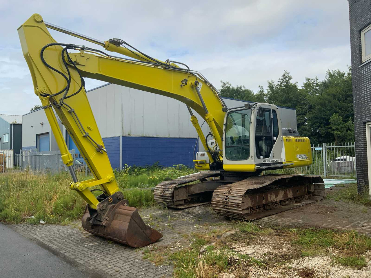 New Holland E 215B - Máy xúc bánh xích: hình 1 New Holland E 215B - Máy xúc bánh xích: hình 1