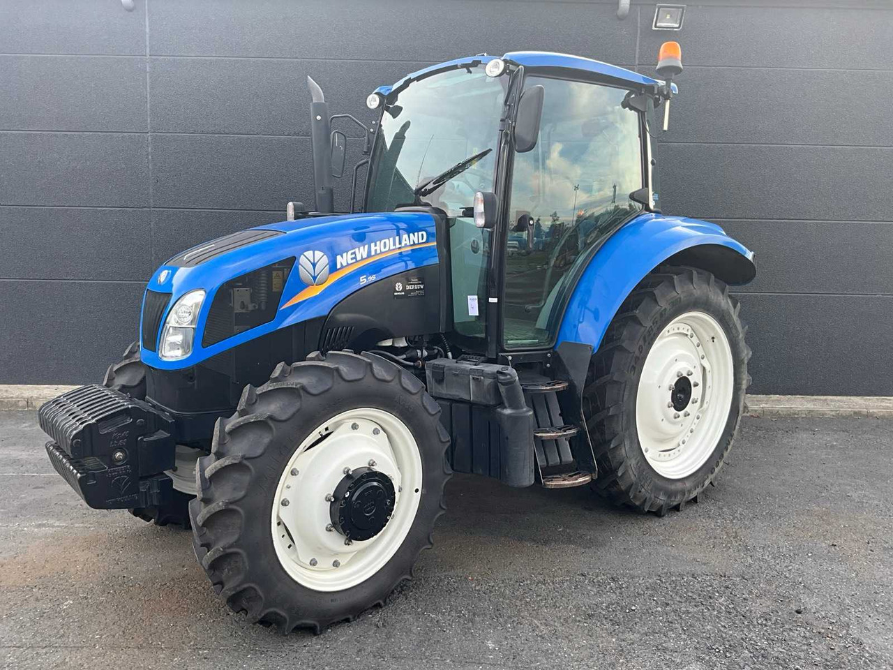 New Holland T5.95 - Máy cày: hình 1 New Holland T5.95 - Máy cày: hình 1