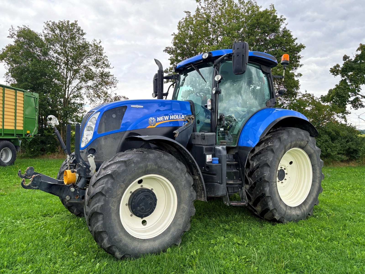 New Holland T7.210 AC - Máy cày: hình 2 New Holland T7.210 AC - Máy cày: hình 2