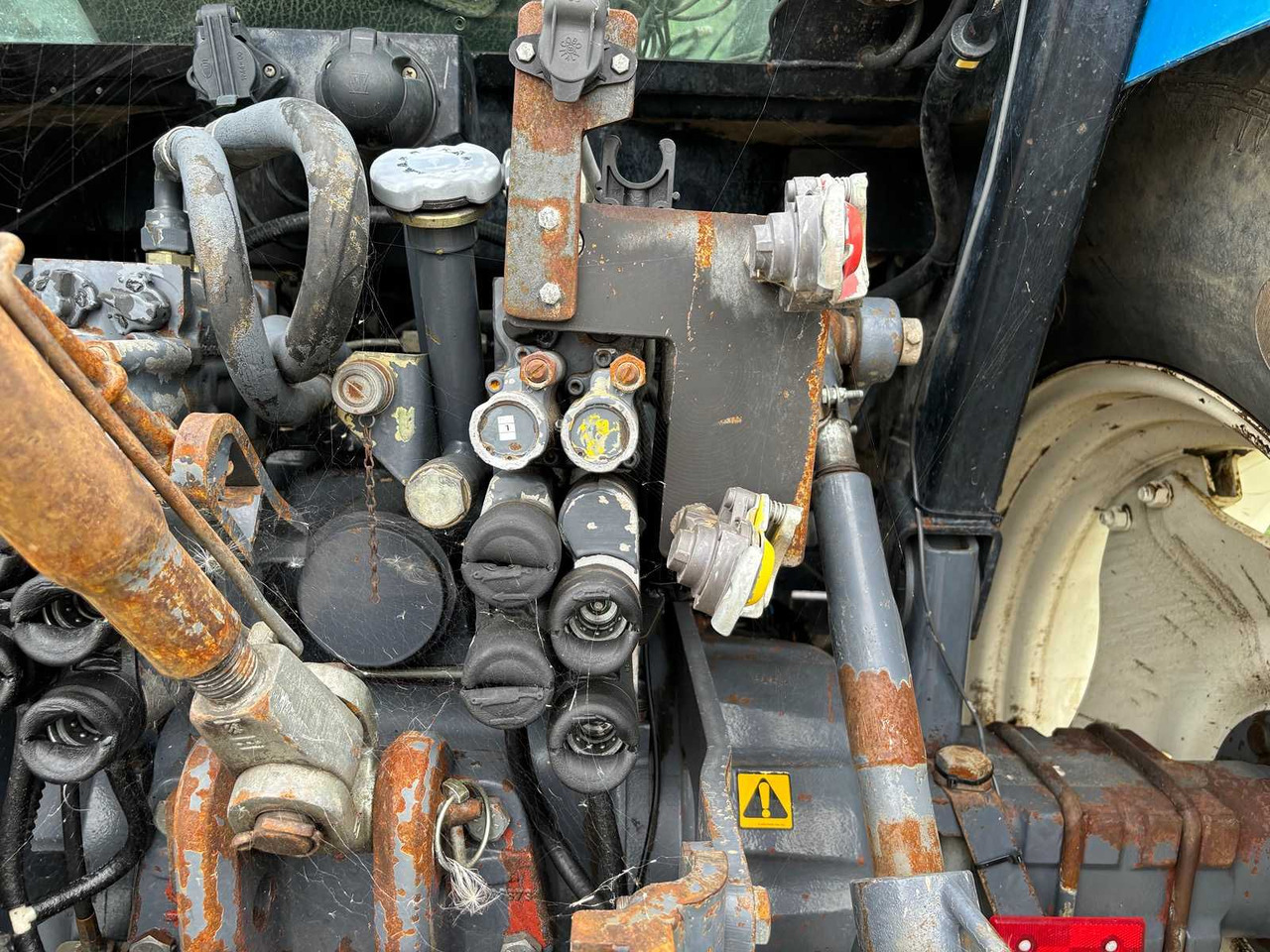 Máy cày New Holland ts90: hình 17