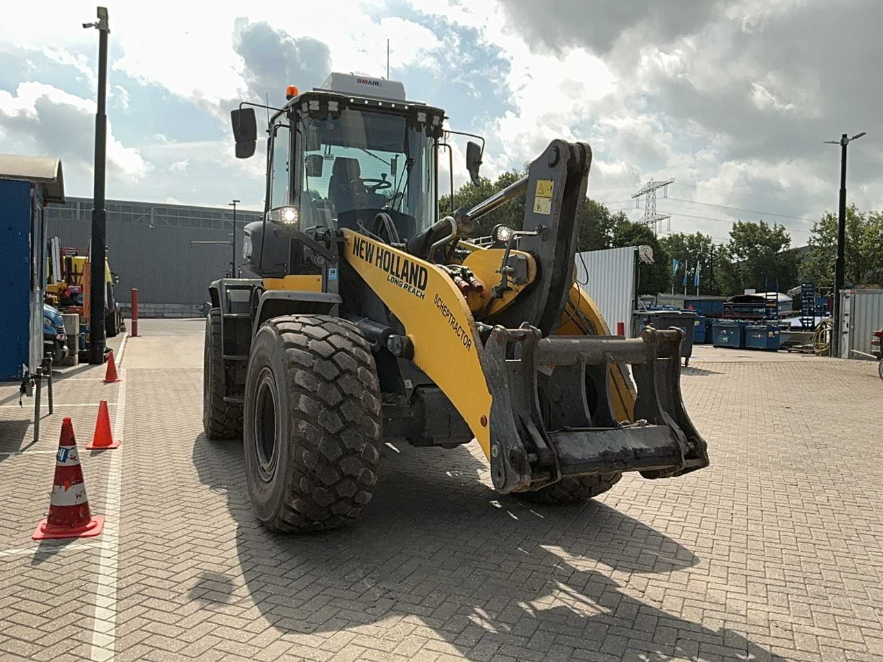 New holland W170D - Máy xúc lật bánh lốp: hình 4 New holland W170D - Máy xúc lật bánh lốp: hình 4