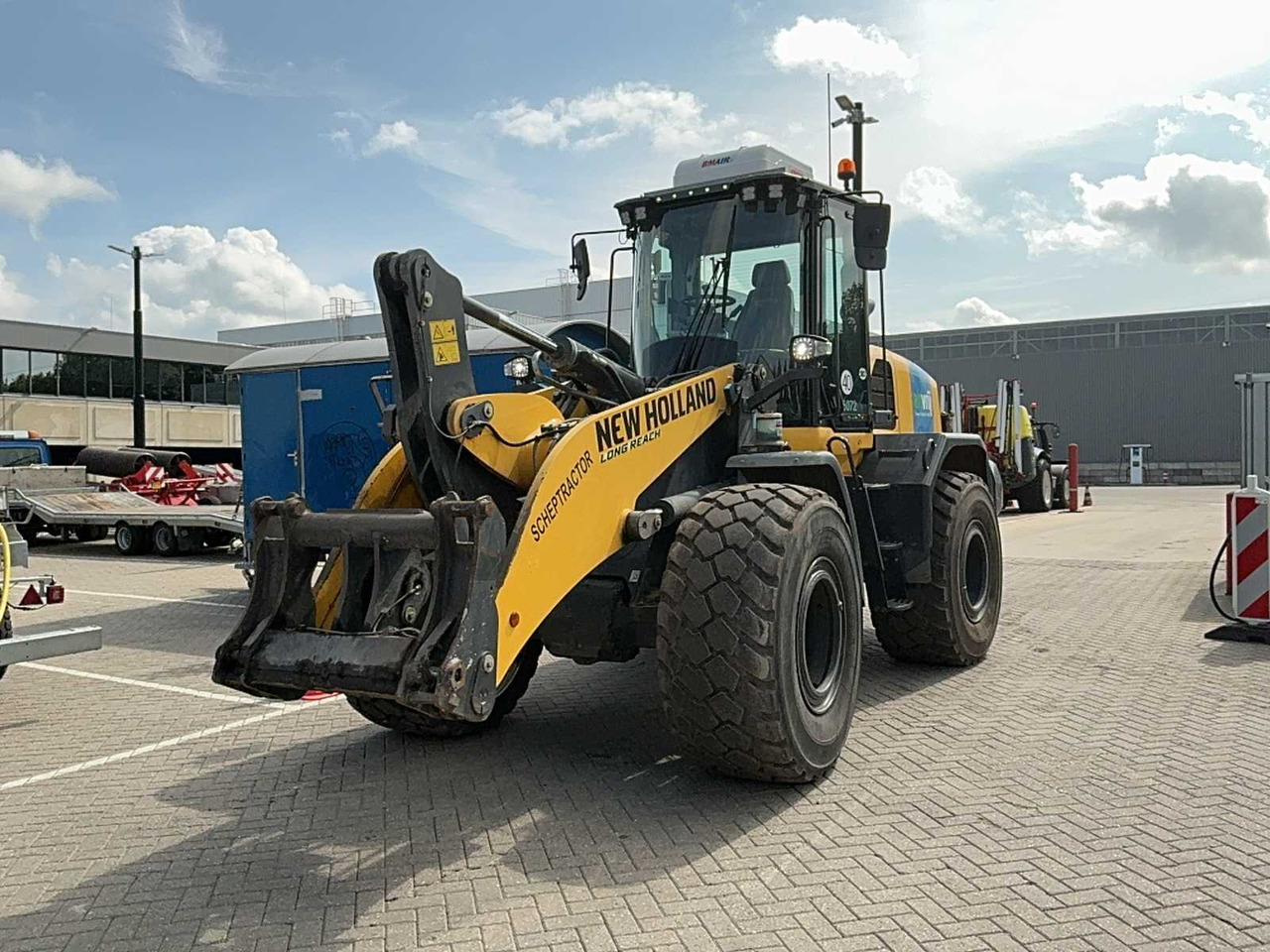 New holland W170D - Máy xúc lật bánh lốp: hình 2 New holland W170D - Máy xúc lật bánh lốp: hình 2