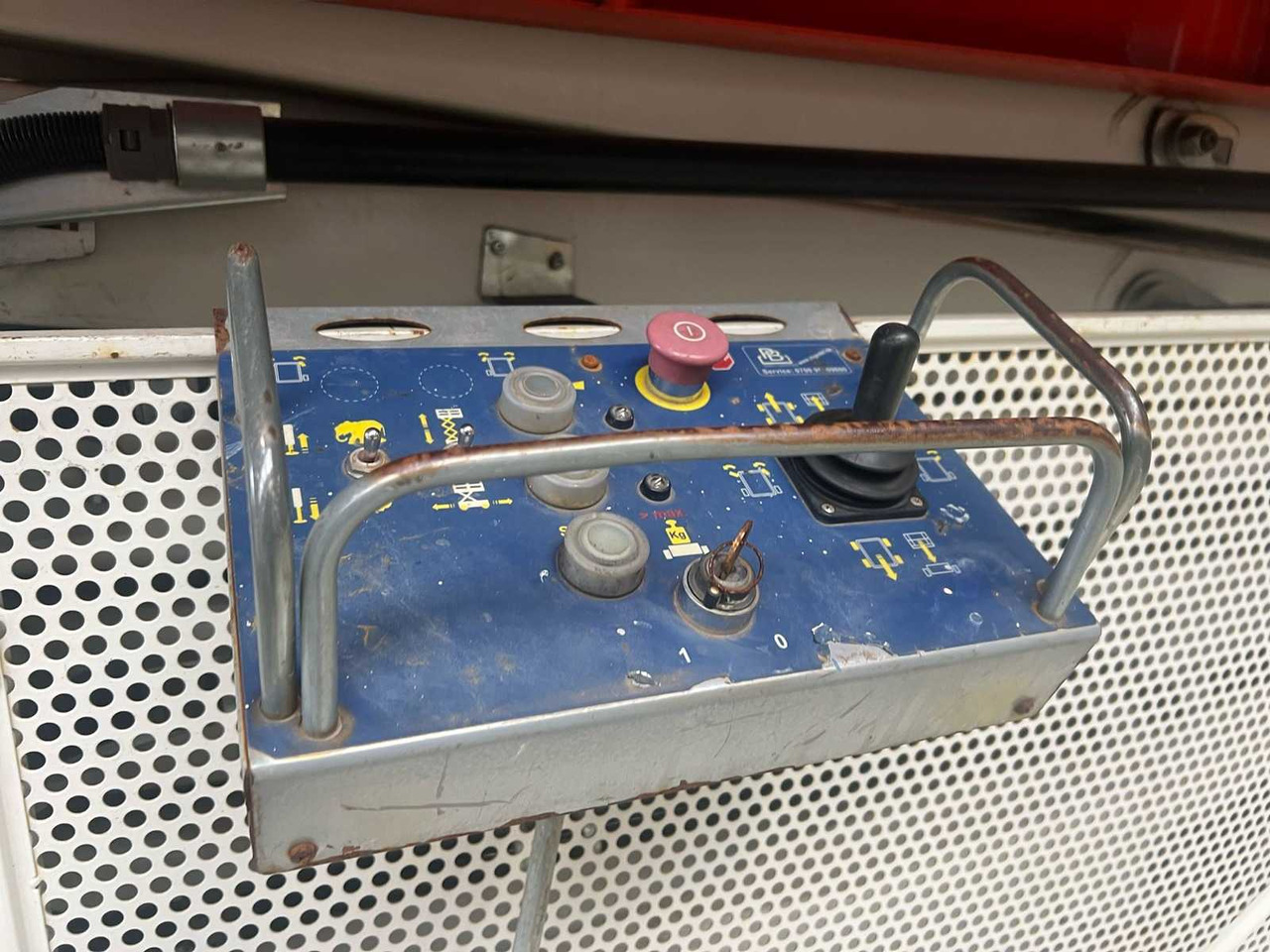 PB S151-12 ES - Nền bục trên không: hình 3 PB S151-12 ES - Nền bục trên không: hình 3