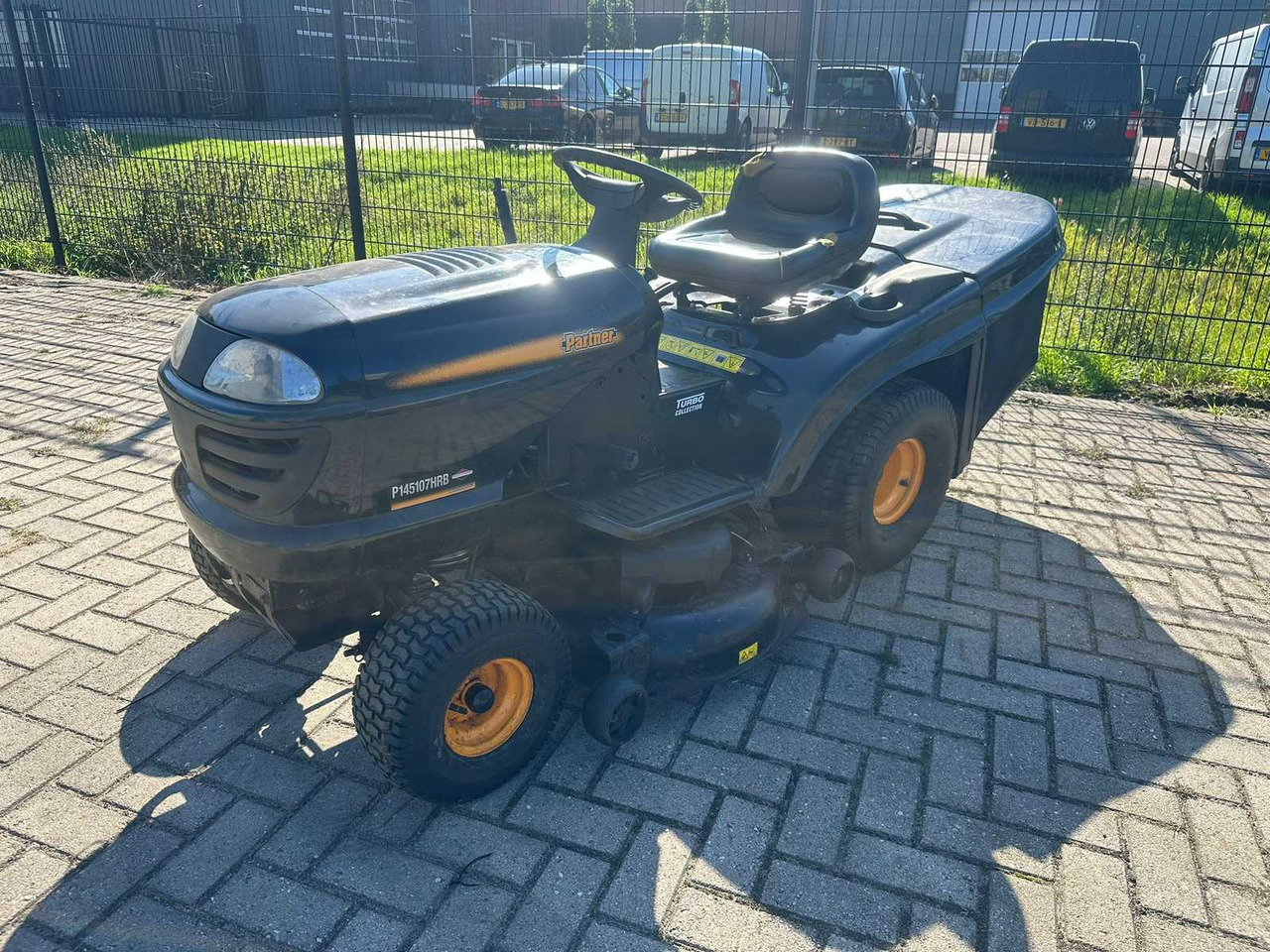 Partner turbo - Máy cắt cỏ vườn: hình 1 Partner turbo - Máy cắt cỏ vườn: hình 1