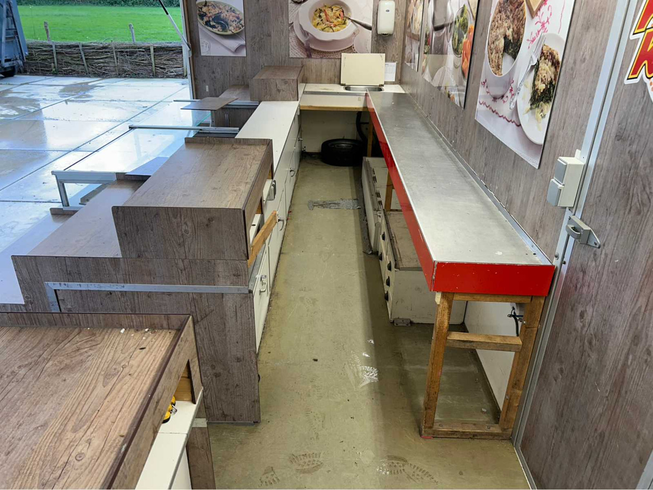 1998 BARENTS BL 3500 3DSZ SALES TRUCK TRAILER - Rơ moóc: hình 2 1998 BARENTS BL 3500 3DSZ SALES TRUCK TRAILER - Rơ moóc: hình 2