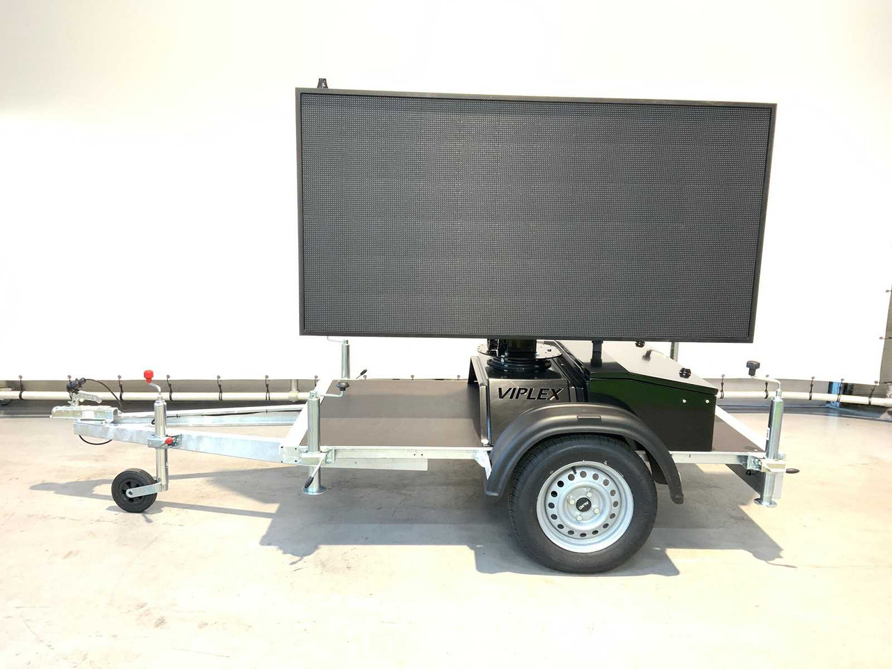 Viplex tekstkar P8 ledscherm op aanhangwagen - Rơ moóc: hình 2 Viplex tekstkar P8 ledscherm op aanhangwagen - Rơ moóc: hình 2