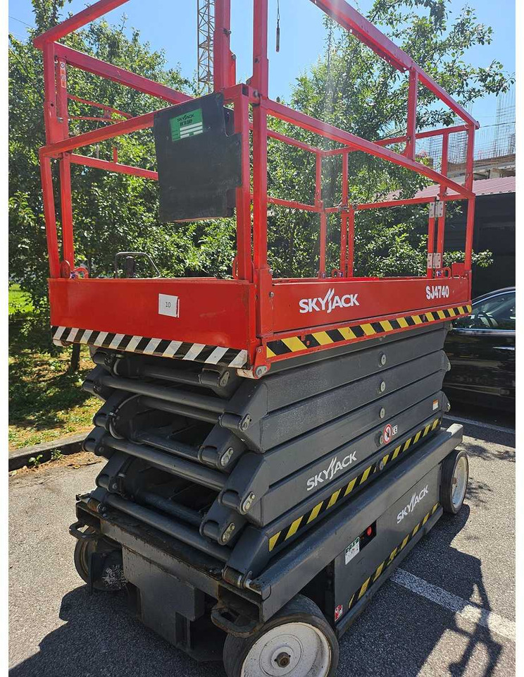 Skyjack - Nền bục trên không: hình 1 Skyjack - Nền bục trên không: hình 1